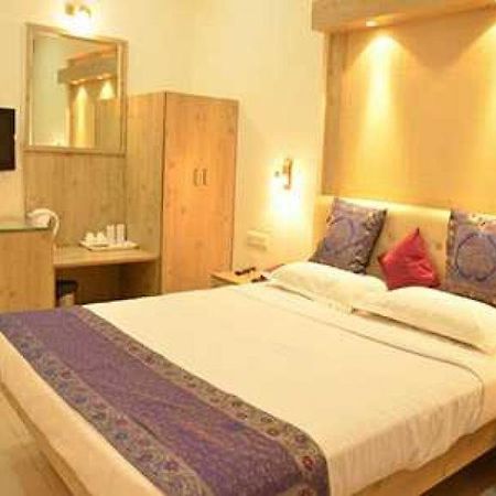 Rass Hotel Kanpur Extérieur photo