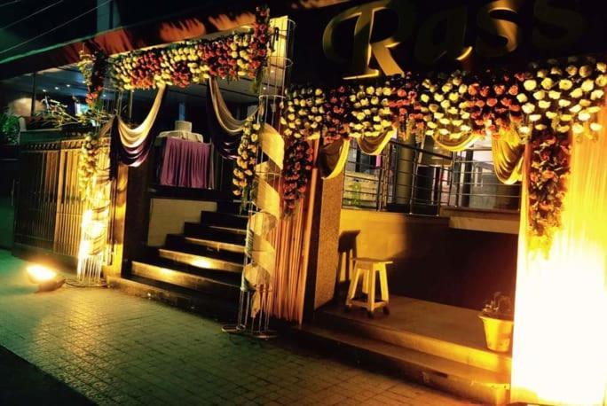 Rass Hotel Kanpur Extérieur photo