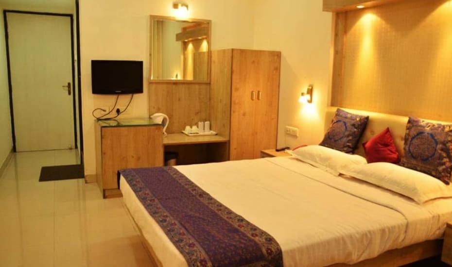 Rass Hotel Kanpur Extérieur photo