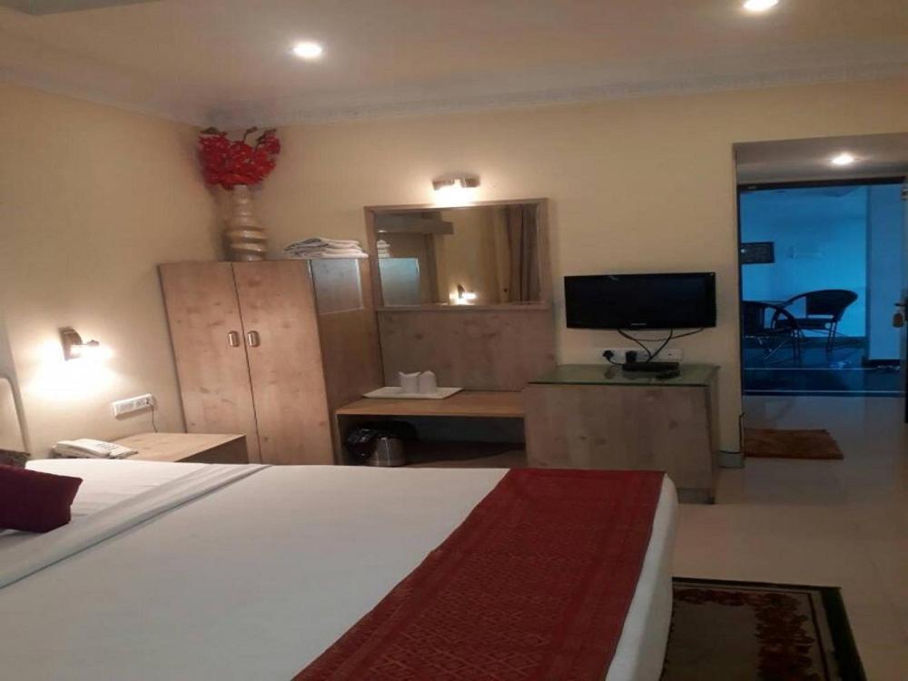 Rass Hotel Kanpur Extérieur photo