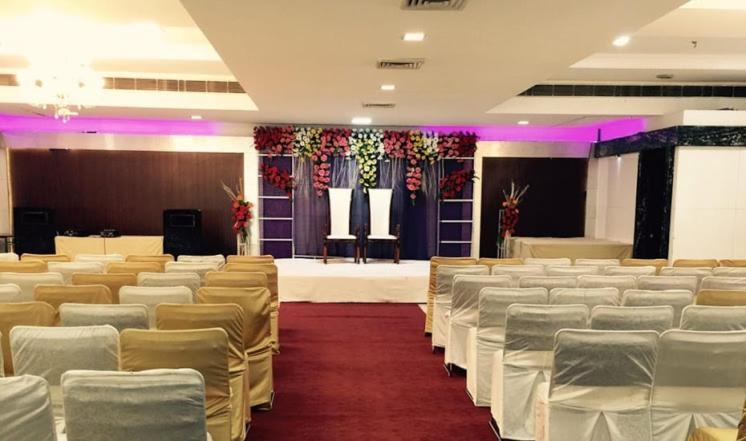 Rass Hotel Kanpur Extérieur photo