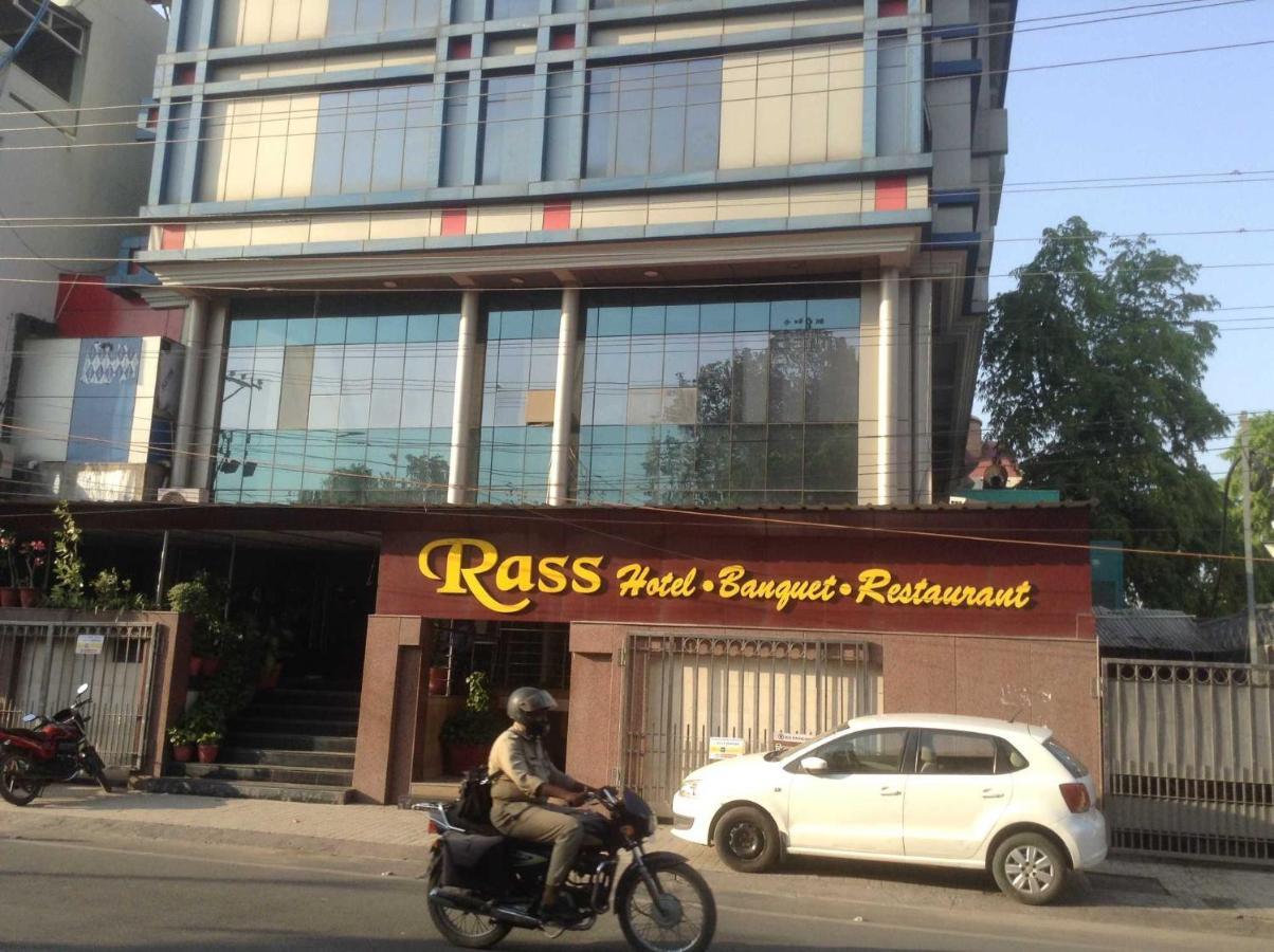 Rass Hotel Kanpur Extérieur photo