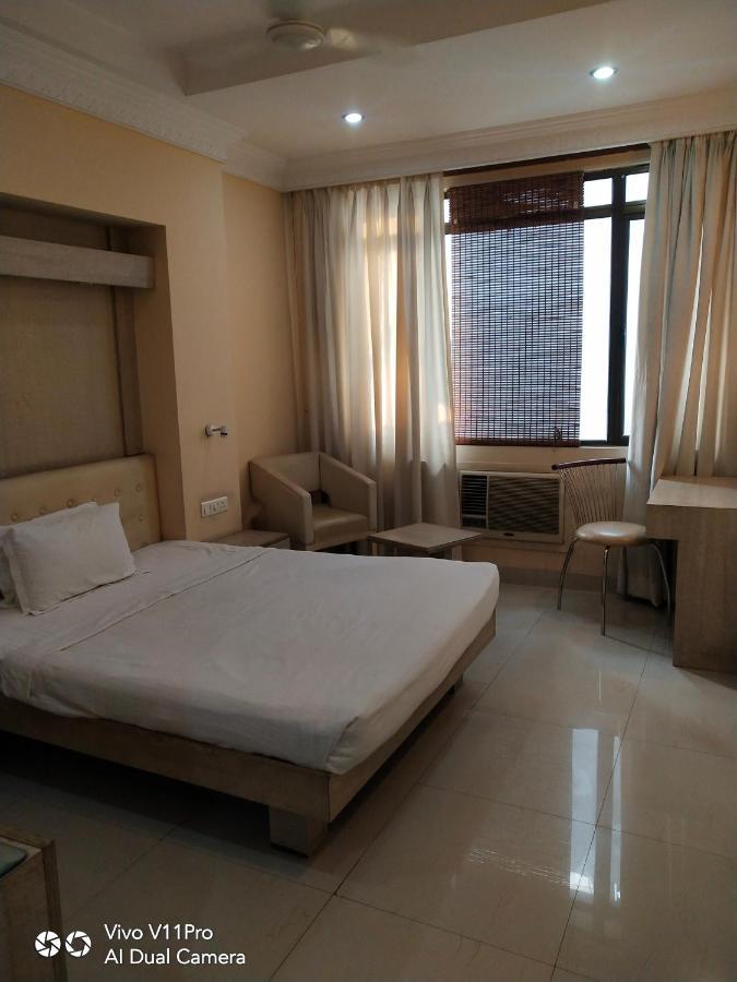 Rass Hotel Kanpur Extérieur photo