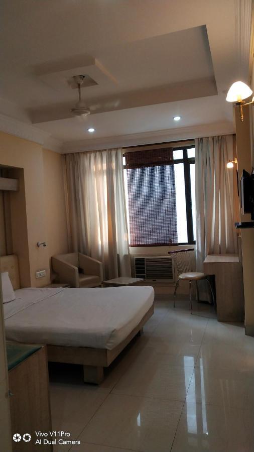 Rass Hotel Kanpur Extérieur photo