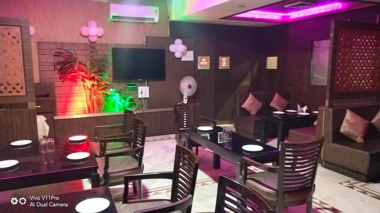 Rass Hotel Kanpur Extérieur photo