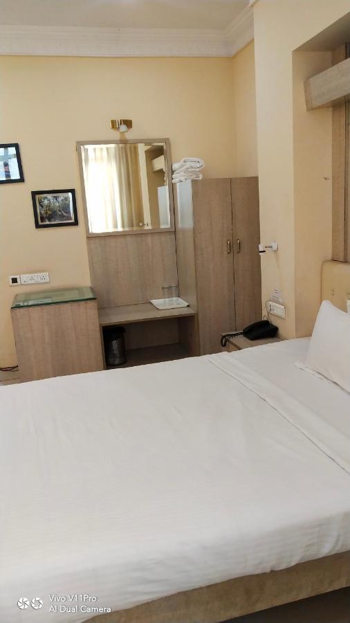 Rass Hotel Kanpur Extérieur photo