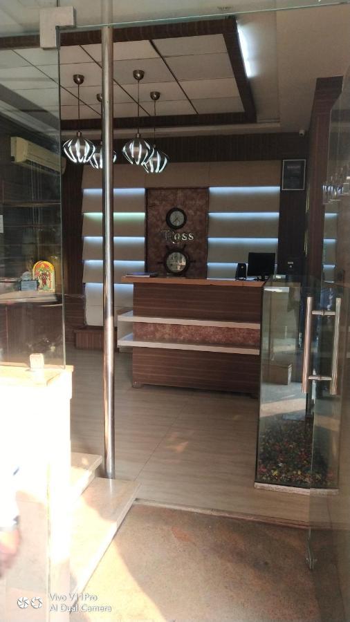 Rass Hotel Kanpur Extérieur photo