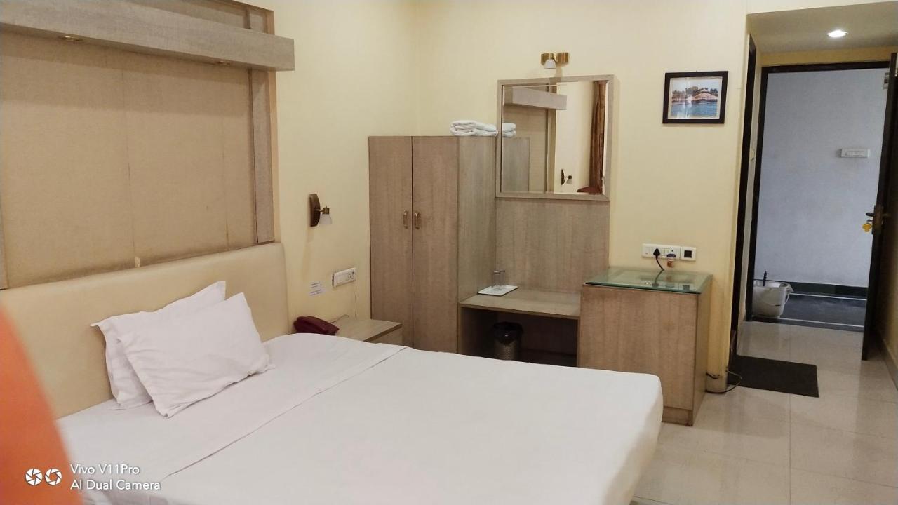 Rass Hotel Kanpur Extérieur photo