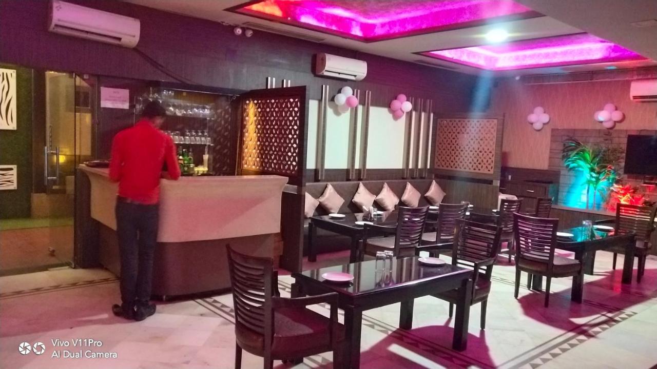 Rass Hotel Kanpur Extérieur photo