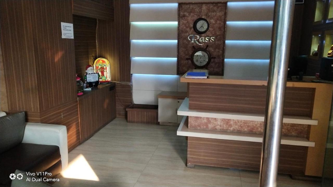 Rass Hotel Kanpur Extérieur photo